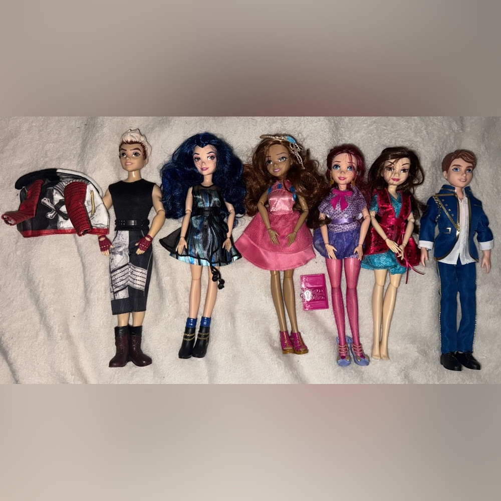 Disney Descendants doll collection of (5) dolls CARLOS IS SOLD